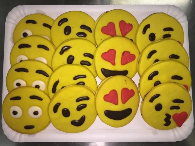 1002 DIBUPASTAS EMOJI C 15UND